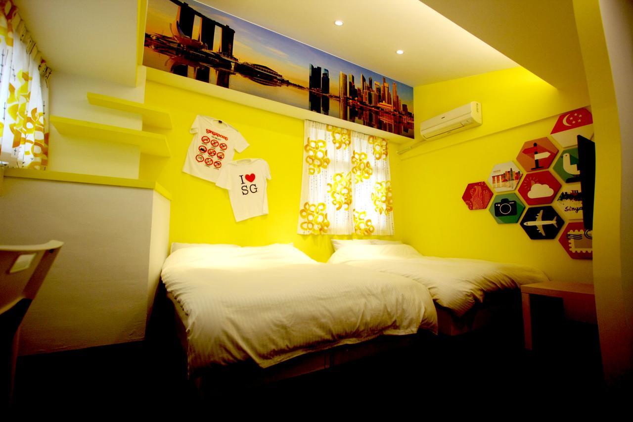 Color House Hostel Taichung Exterior photo