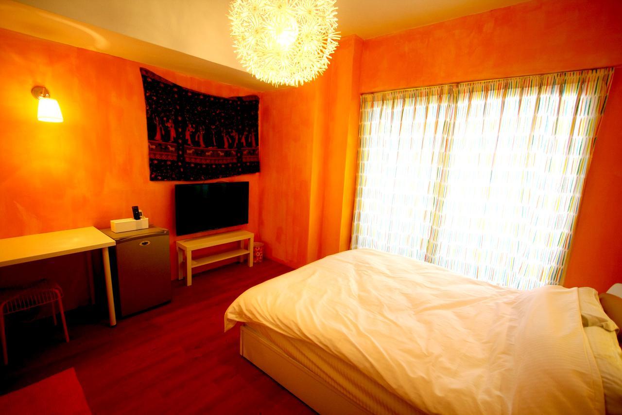 Color House Hostel Taichung Exterior photo