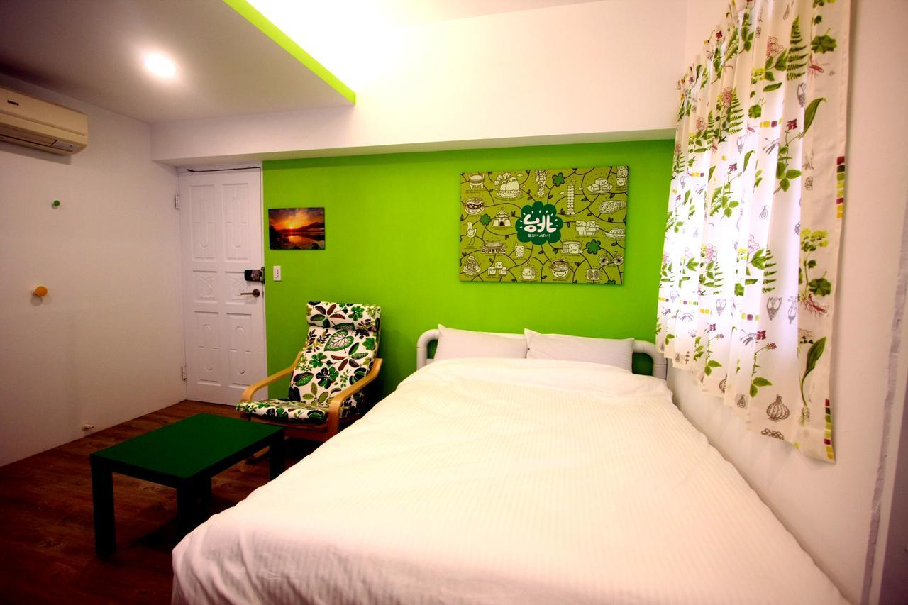 Color House Hostel Taichung Room photo